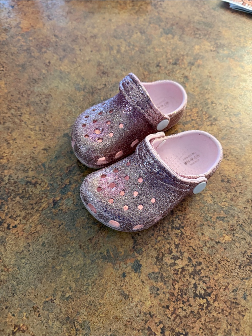 CROCS Kids Glitter Clogs in Pink and Rose